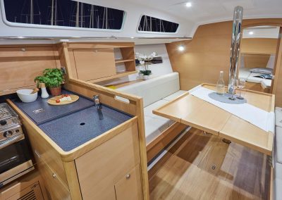 Sun Odyssey 319 -044